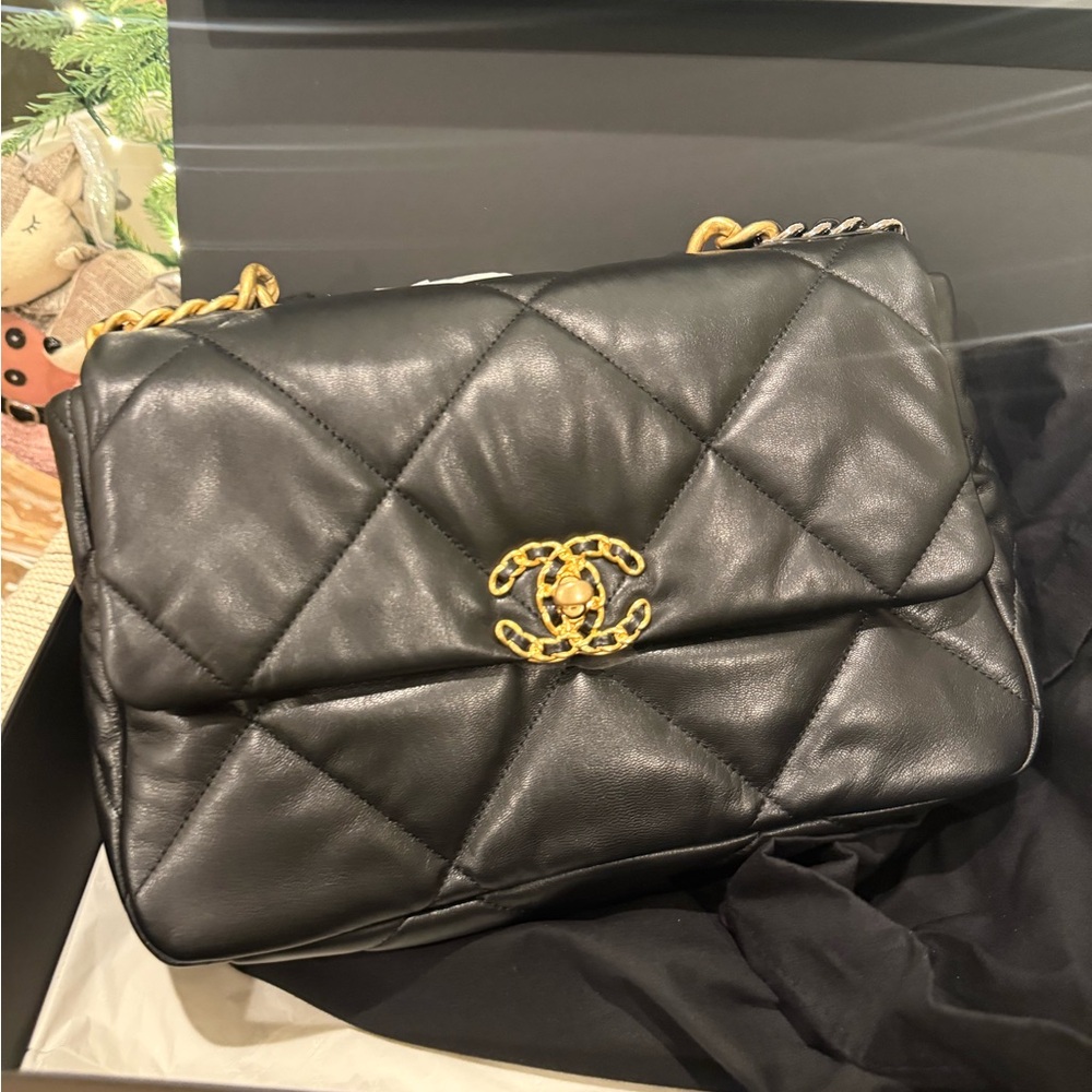 Chanel 19 black new in box and dust bag - Picture 6 of 13